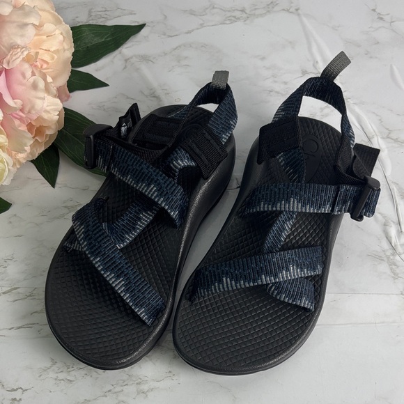 Chaco boys outdoor sandal Black and Blue kids size 1 new in box - Picture 1 of 4